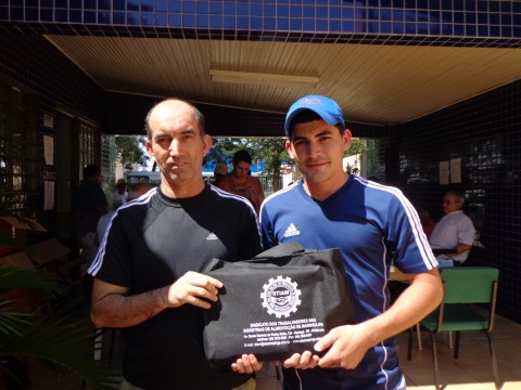 ENTREGA MATERIAL ESCOLAR 2014