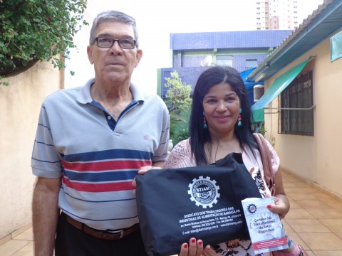 ENTREGA MATERIAL ESCOLAR 2014