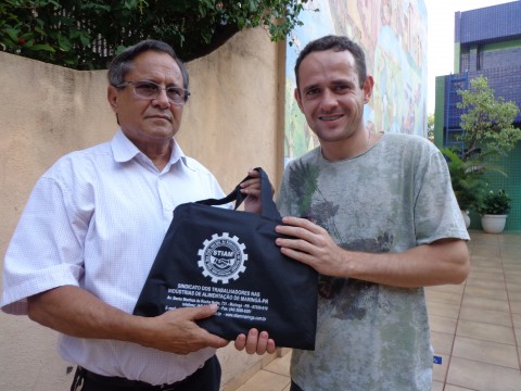 ENTREGA MATERIAL ESCOLAR 2014