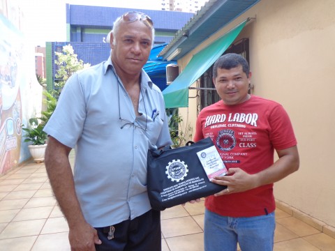 ENTREGA MATERIAL ESCOLAR 2014
