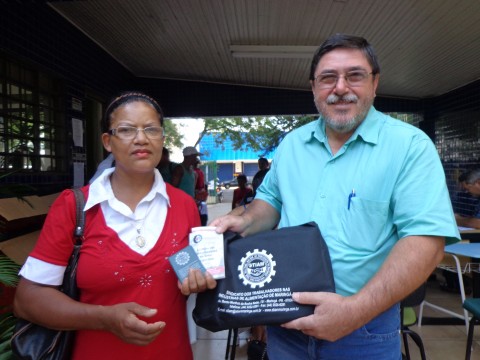 ENTREGA MATERIAL ESCOLAR 2014