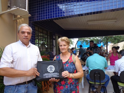 ENTREGA MATERIAL ESCOLAR 2014