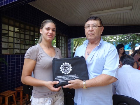 ENTREGA MATERIAL ESCOLAR 2014