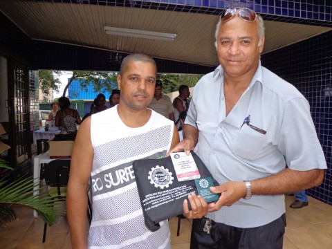 ENTREGA MATERIAL ESCOLAR 2014