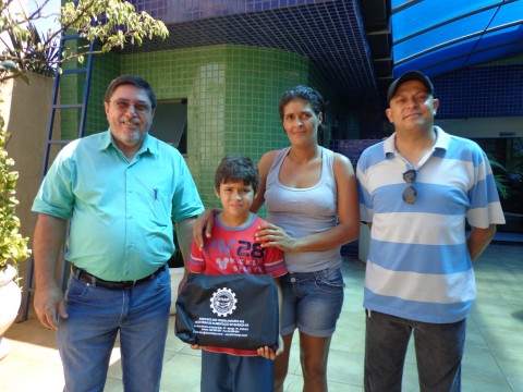 ENTREGA MATERIAL ESCOLAR 2014