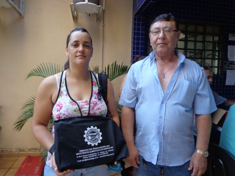 ENTREGA MATERIAL ESCOLAR 2014