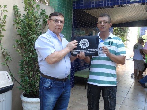 ENTREGA MATERIAL ESCOLAR 2015