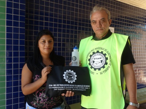 ENTREGA MATERIAL ESCOLAR 2015