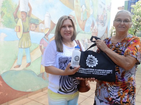ENTREGA MATERIAL ESCOLAR 2015