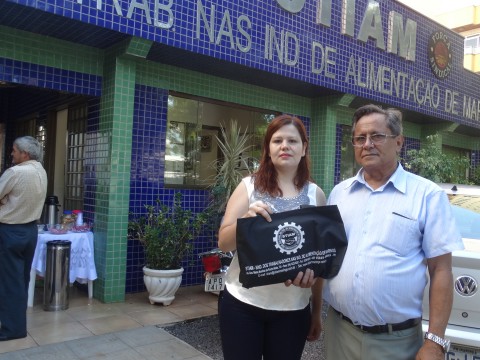ENTREGA MATERIAL ESCOLAR 2015