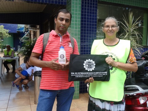 ENTREGA MATERIAL ESCOLAR 2015