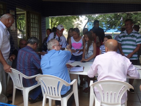 ENTREGA MATERIAL ESCOLAR 2015