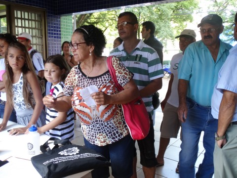 ENTREGA MATERIAL ESCOLAR 2015