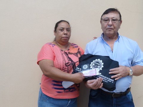 ENTREGA MATERIAL ESCOLAR 2015