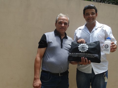 ENTREGA MATERIAL ESCOLAR 2015