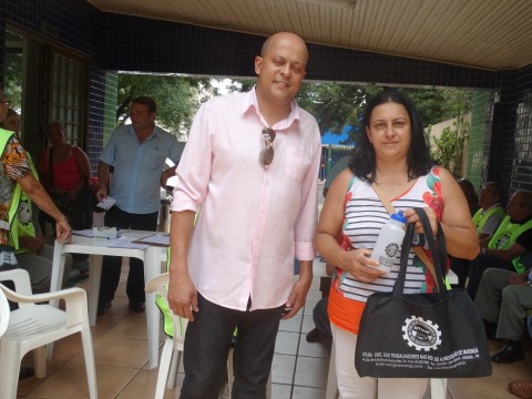 ENTREGA MATERIAL ESCOLAR 2015