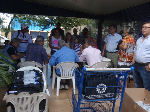 ENTREGA MATERIAL ESCOLAR 2015
