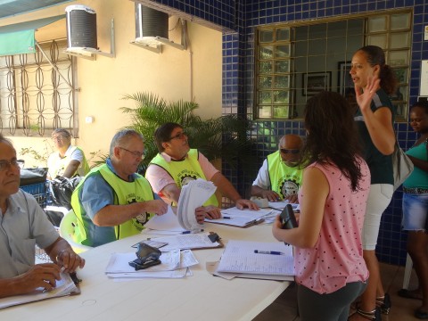 ENTREGA MATERIAL ESCOLAR 2015