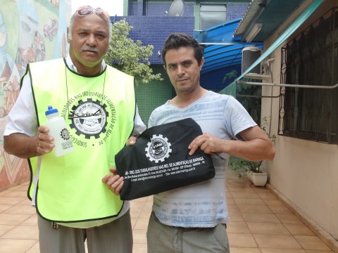 ENTREGA MATERIAL ESCOLAR 2015