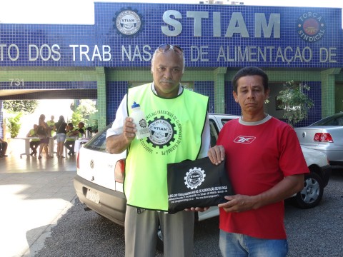 ENTREGA MATERIAL ESCOLAR 2015