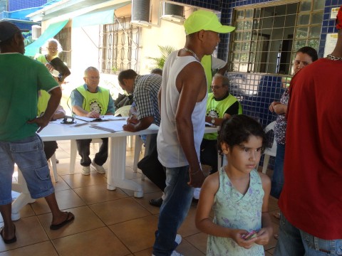 ENTREGA MATERIAL ESCOLAR 2015