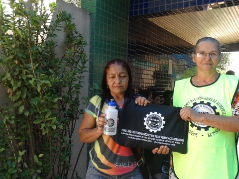 ENTREGA MATERIAL ESCOLAR 2015