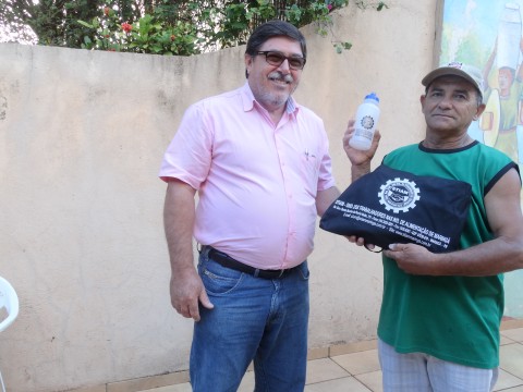 ENTREGA MATERIAL ESCOLAR 2015