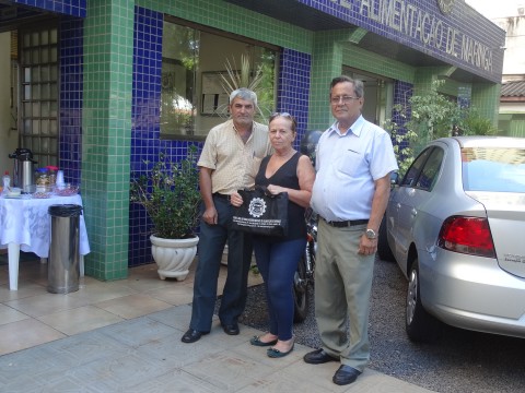 ENTREGA MATERIAL ESCOLAR 2015