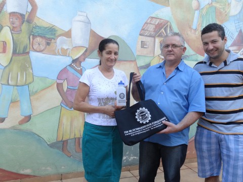 ENTREGA MATERIAL ESCOLAR 2015