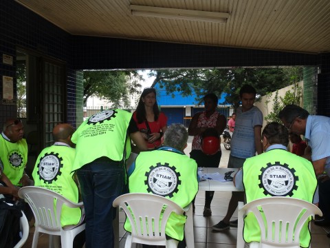ENTREGA MATERIAL ESCOLAR 2015